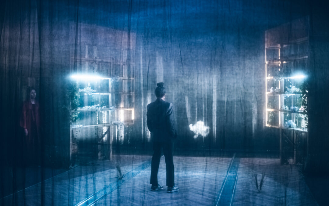 Kaddish, la femme chauve en peignoir rouge